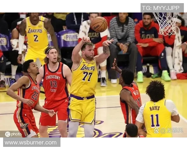 湖人对阵鹈鹕2017年12月精彩回顾与赛后分析